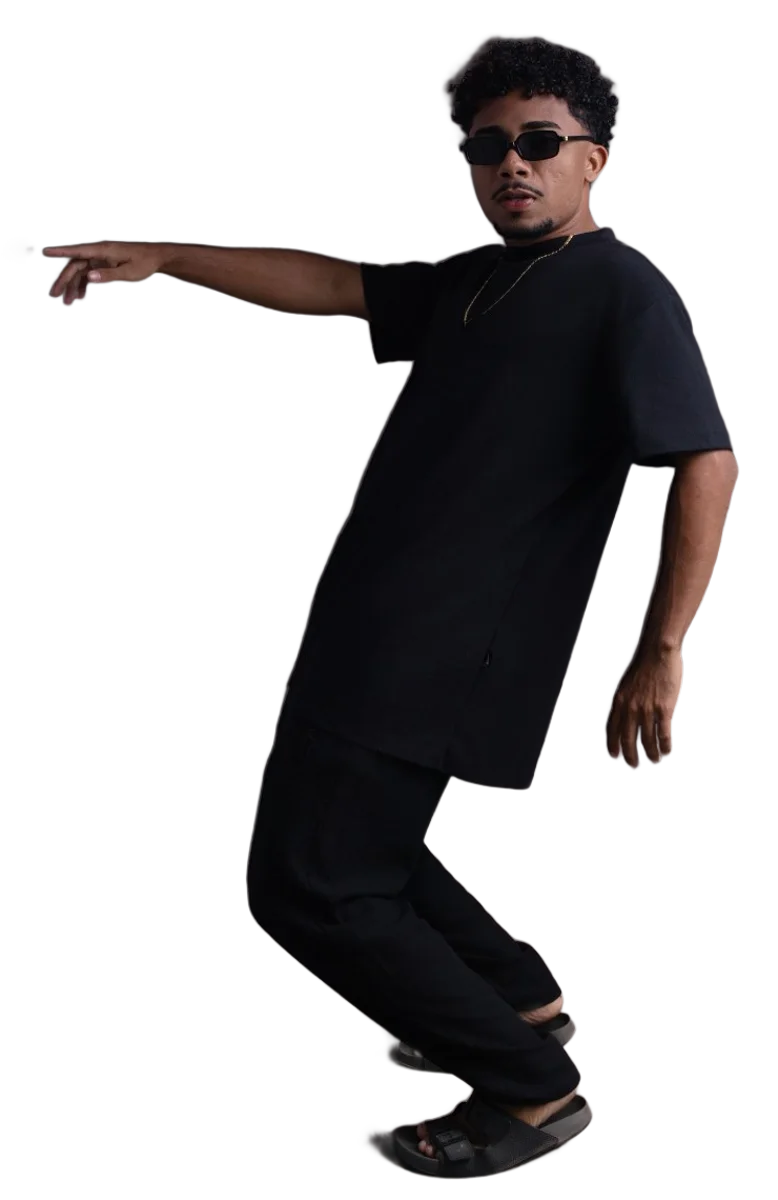 Alesso dançando e apontando